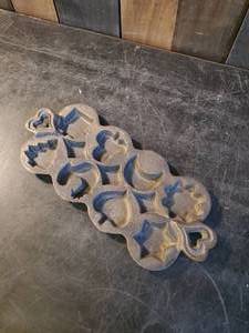 lot 42 image: Very Cool Cast iron Biscuit Tray