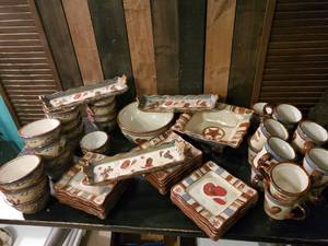 lot 52 image: Absolutely Beautiful Dinner Set For your Cowboy Christmas Bowls Plates Mugs
