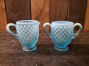 lot 60 image: 2 Gorgeous Hobnail Fenton Pieces Creamer and Sugar Bowl