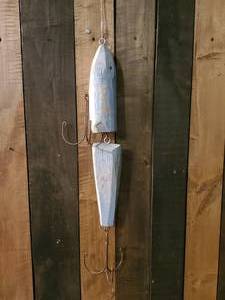 lot 69 image: Large 2 Feet Cabin Dcor Wood Fishing Lure