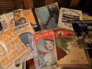 lot 92 image: Very Large Lot of Vintage Sheet Music Lots of Great Artwork and images