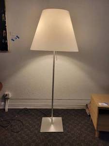 lot 11 image: Floor Lamp.