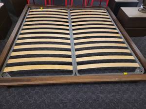 lot 39 image: King Size Wood Slat Bed Frame.