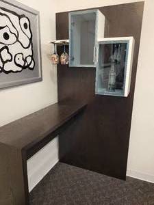lot 72 image: Freestanding Corner Martini  Drinks Bar. Breakfast counter.