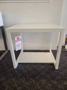 lot 81 image: White Glass Top Calligaris Side Table.