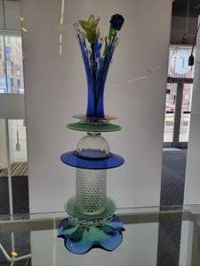 lot 84 image: A Tall Art Glass Vase Composition.
