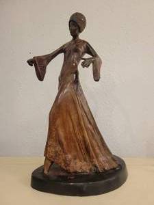 lot 135 image: 17 12 tall MetalBronze Lady Statue.