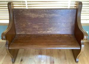 lot 9 image: Antique Church Pew
