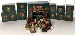 lot 37 image: Boyds Bears & Friends Nativity Set
