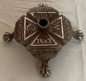 lot 23 image: Antique 1883 Grand Army of the Republic Flag Pole Stand Holder 24