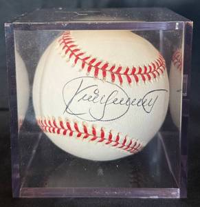 lot 76 image: Minnesota Twins #34 Kirby Puckett Autographed Baseballs