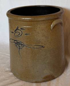 lot 11 image: Antique 5 Gallon Bee Sting Stoneware Salt Glazed Crock