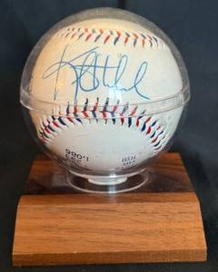 lot 50 image: Minnesota Twins Kent Hrbek Autographed Baseball