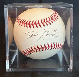 lot 55 image: Minnesota Twins #48 Torii Hunter Autographed Baseball