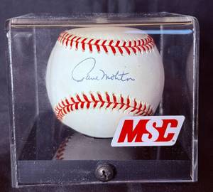 lot 57 image: Minnesota Twins #4 Paul Molitor Autograhed Baseball
