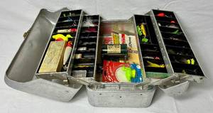lot 179 image: Grandpas Tackle Box with Many Vintage Lures