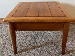 lot 48 image: Vintage Lane Coffee Table with 4-Plank Top & Tapered Legs