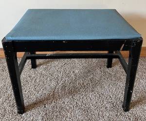 lot 50 image: Padded Teal Vinyl Stool with Black Wood Frame