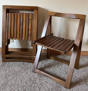 lot 51 image: Set of 4 Wooden Folding Chairs with Slatted Seats