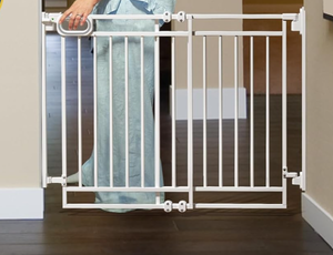lot 128 image: Grownsy Baby Gate for Stairs- No Bottom Bar, Adjustable Width 32 to 48 for Child and Pet, Dog Gate with Auto-Close & One-Hand Operation, Screw-in Installation for Doorways and Indoor Use