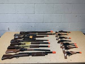 lot 219 image: LOT OF TOY GUNS