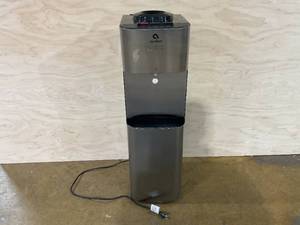 lot 16 image: Avalon Water Dispenser A210
