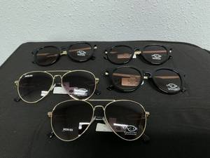 lot 155 image: LOT OF 5 Oscar De La Renta Sunglasses