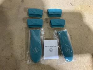 lot 153 image: LOT OF 330 Packs Of 6 Kitchen HQ Silicone Handle Covers (1980 Handle Covers)