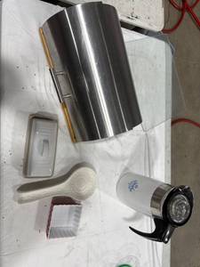 lot 0242 image: Assorted Kitchen Items