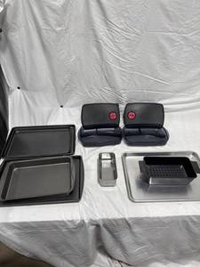 lot 0246 image: Assorted Kitchen Bakeware & Containers
