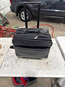 lot 0250 image: Black Rolling Carry-on Bag