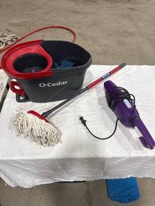 lot 0268 image: Cleaning Supplies Set