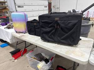 lot 0271 image: Assorted Travel Luggage Set