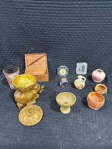 lot 0295 image: Assorted Decorative Items
