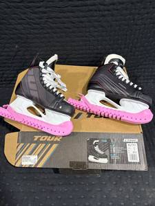 lot 0305 image: Tour Hockey TR750 Ice Skates