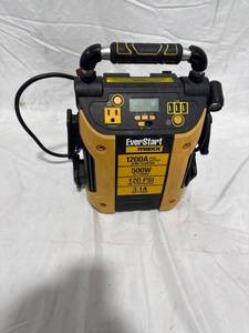 lot 0317 image: EverStart Maxx Jump Starter