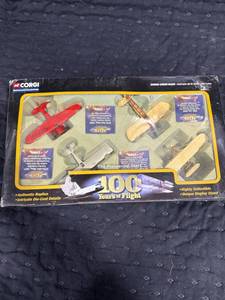 lot 0323 image: Corgi 100 Years Flight Set