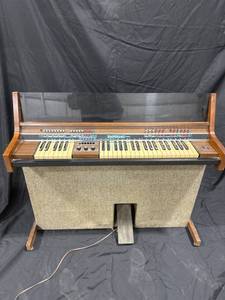 lot 0343 image: Vintage Electronic Organ
