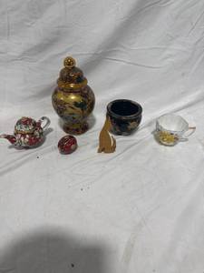 lot 0365 image: Ornate Porcelain Ginger Jar