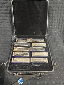 lot 0367 image: Harmonica blues band set