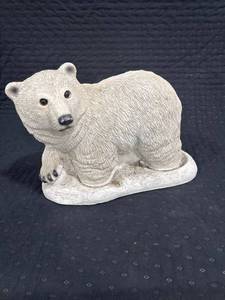 lot 0373 image: Stone Art Polar Bear Cub