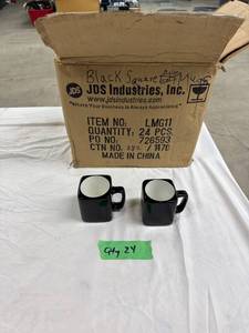 lot 0383 image: 24 Black Square Mugs