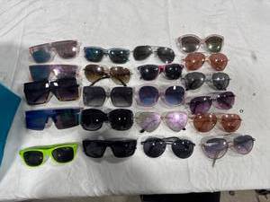 lot 0397 image: Assorted Sunglasses Collection