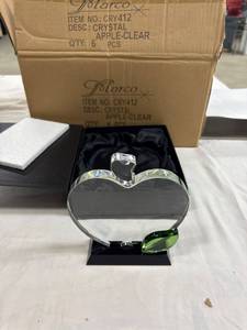 lot 0399 image: Crystal Apple Desk Decor