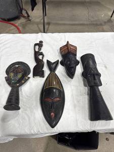 lot 0408 image: Carved Wooden Tribal Decor Set