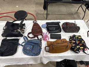 lot 0418 image: Assorted Handbags and Accessories