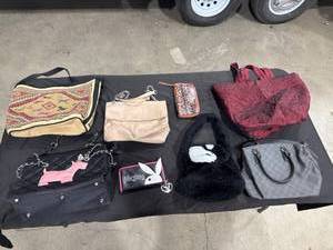 lot 0419 image: Assorted Fashion Accessories