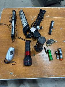 lot 0420 image: Assorted Portable Lights