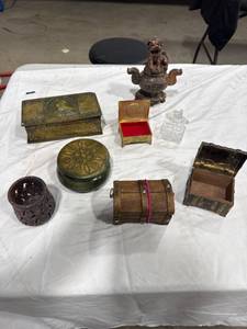 lot 0432 image: Assorted Decorative Boxes