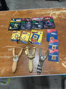 lot 0437 image: Collectible Toys and Slingshots